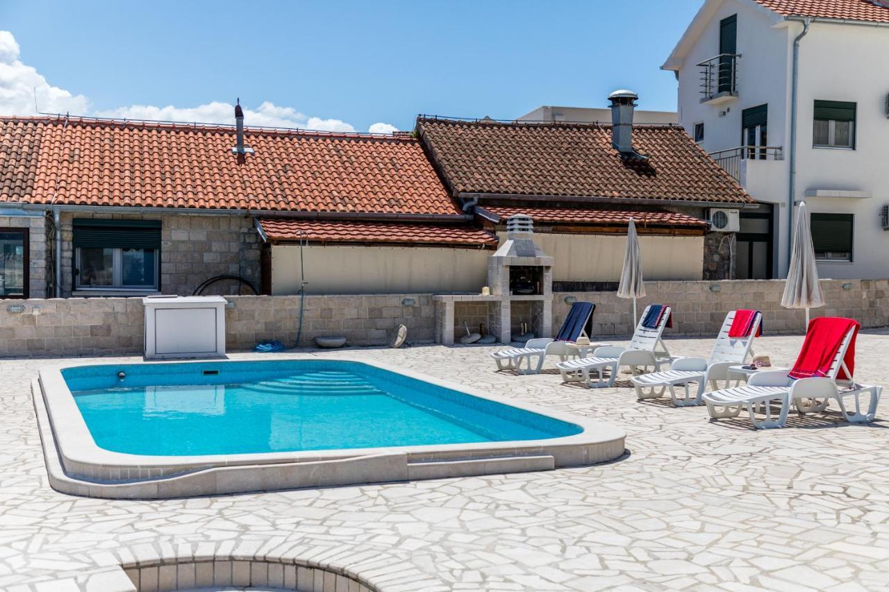 Apartments Tamaris Tivat Eksteriør bilde
