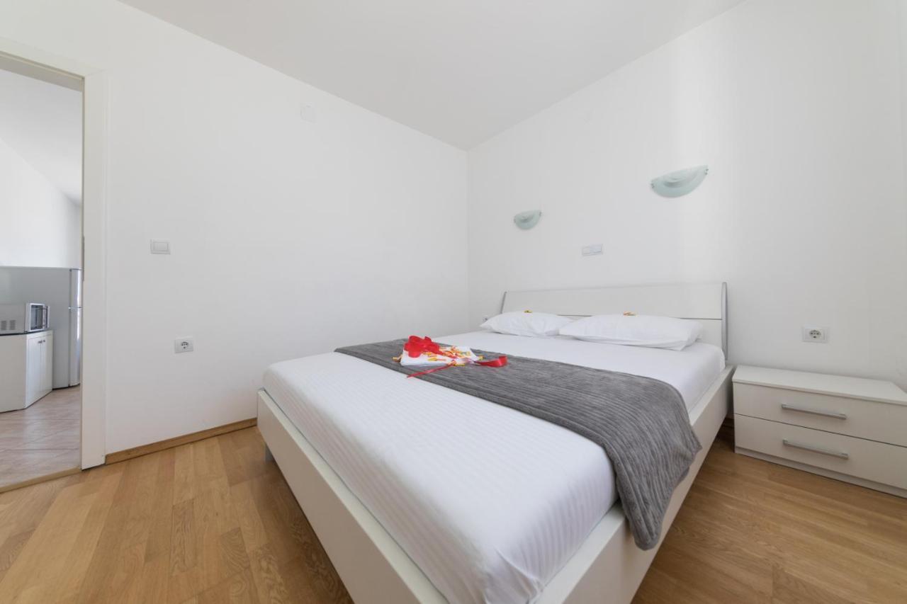 Apartments Tamaris Tivat Eksteriør bilde